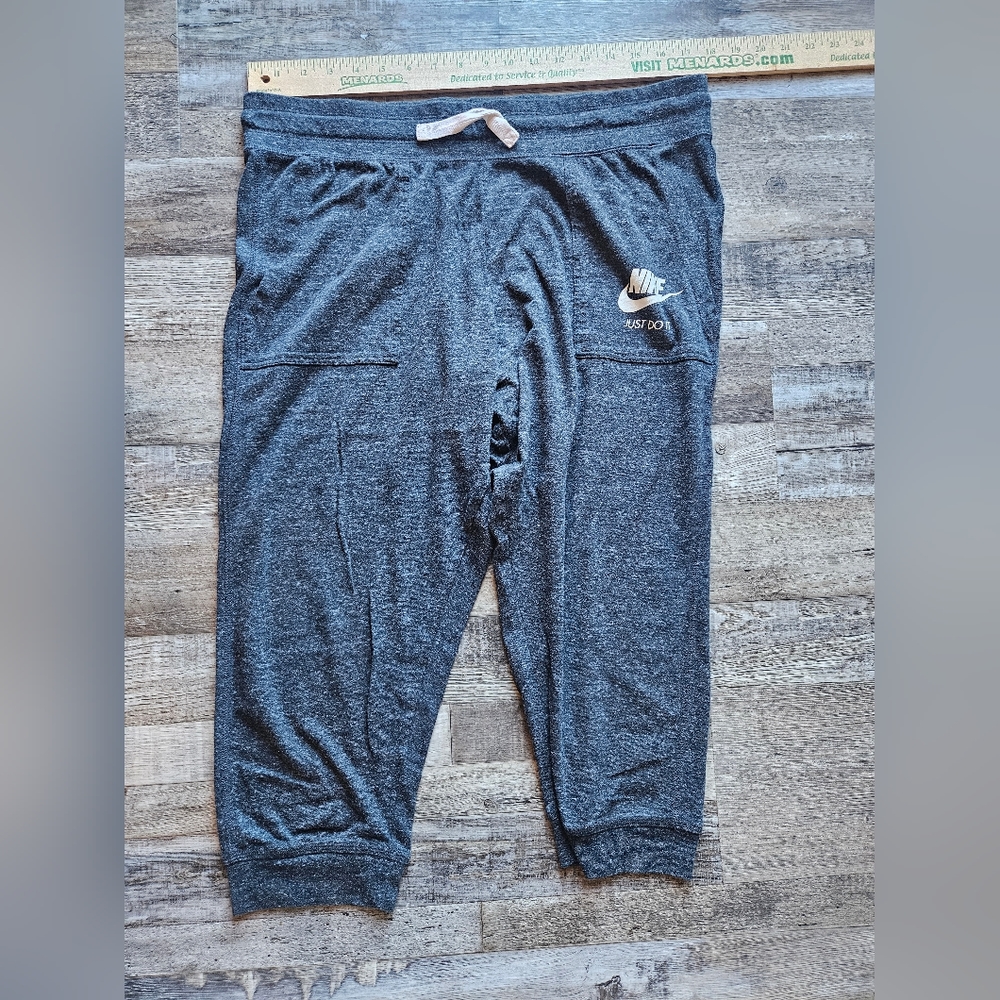 NIKE VINTAGE CAPRI JOGGERS